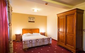 Red Hotel